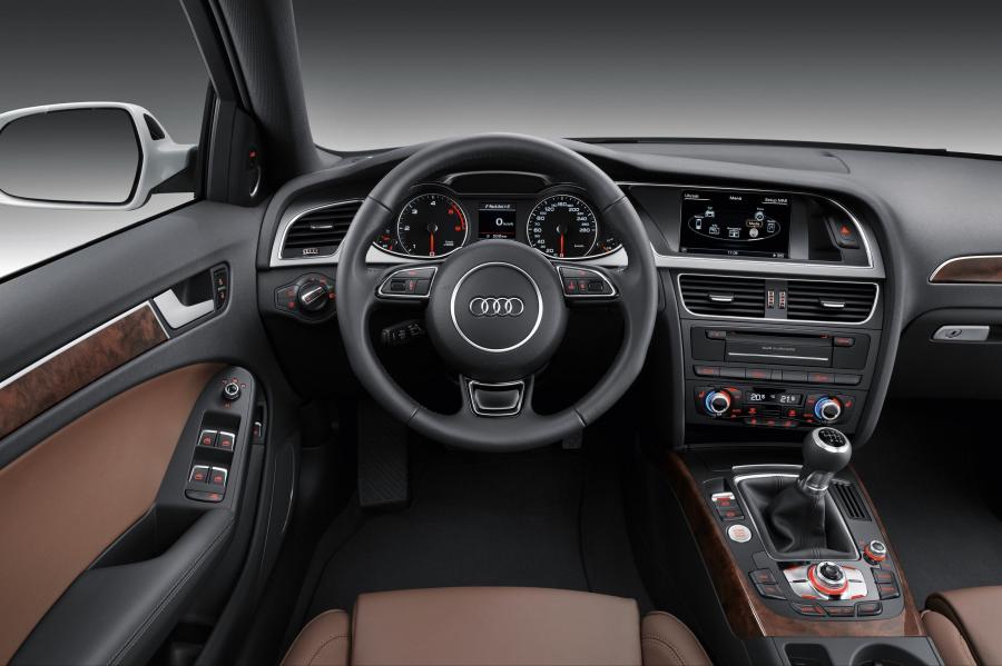 Торпедо Audi A4 2.0 TDI Quattro Avant (B8, 8K) 2012 года  (фото 7 из 19)